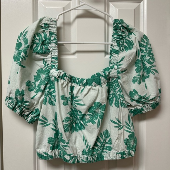American Eagle Green and White Crop Top Puff Sleeve size small - Picture 4 of 4
